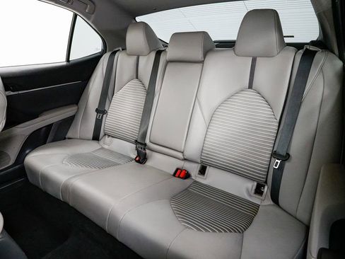 Used 2021 Toyota Camry SE image 20