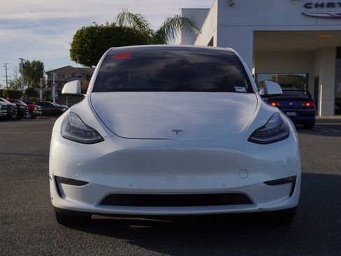 Used 2022 Tesla Model Y Long Range image 9