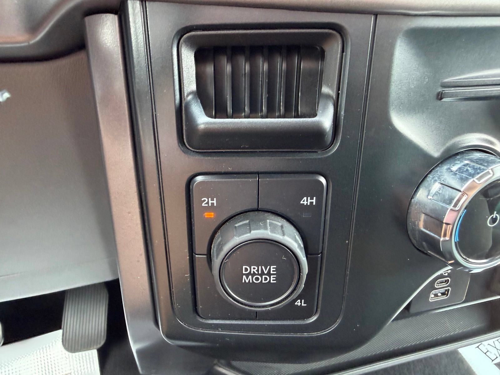 Used 2025 Ford F150 XLT w/ Equipment Group 301A Standard AWD/4WD image 22