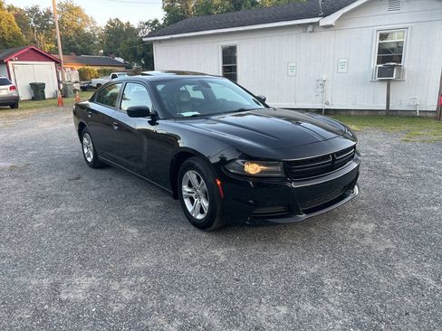 Used 2020 Dodge Charger SXT w/ Leather Interior Group RWD image 8