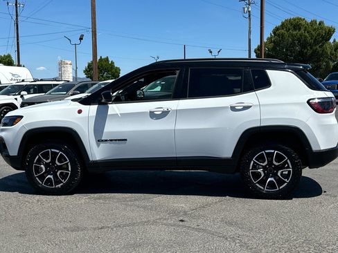 Used 2025 Jeep Compass Trailhawk AWD/4WD image 7