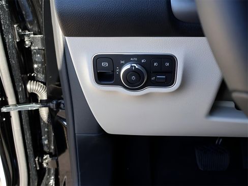 New 2026 Mercedes-Benz GLB 250 4MATIC image 37