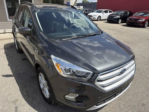 Used 2018 Ford Escape SE w/ SE Sync 3 Package FWD image 1