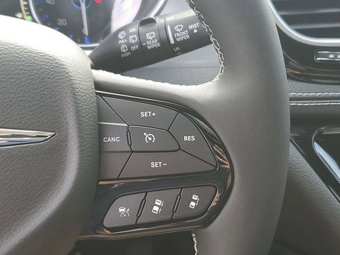 New 2026 Chrysler Pacifica Limited w/ S Appearance Package image 10