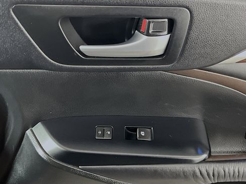 Used 2016 Toyota Highlander Limited FWD image 32
