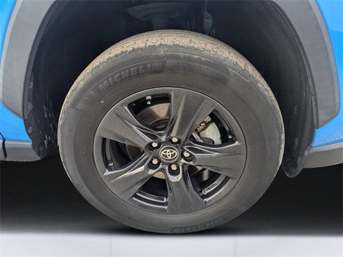 Used 2021 Toyota RAV4 LE image 8