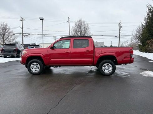Used 2022 Toyota Tacoma SR image 2