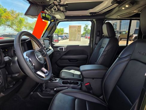 Used 2024 Jeep Wrangler Unlimited Sahara w/ Technology Group AWD/4WD image 31