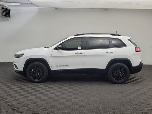 Used 2023 Jeep Cherokee Altitude Lux image 2