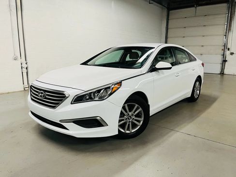 Used 2016 Hyundai Sonata SE w/ Winter Weather Package FWD image 1