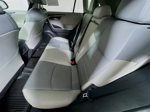 Certified 2021 Toyota RAV4 XLE Premium image 22
