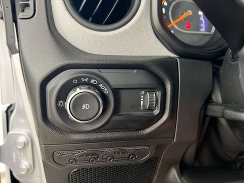 Used 2024 Jeep Wrangler Unlimited Sport AWD/4WD image 17