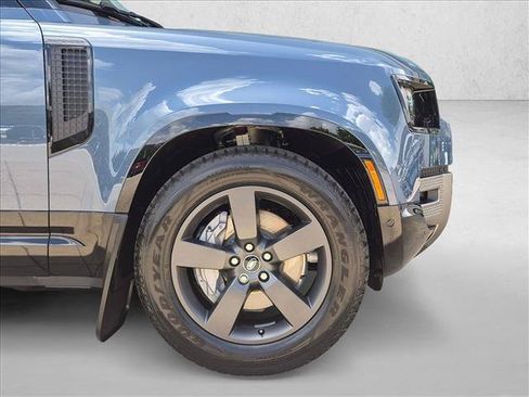 Used 2025 Land Rover Defender 90 X-Dynamic SE AWD/4WD image 11