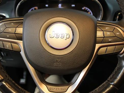 Used 2020 Jeep Grand Cherokee Limited w/ Luxury Group II image 22