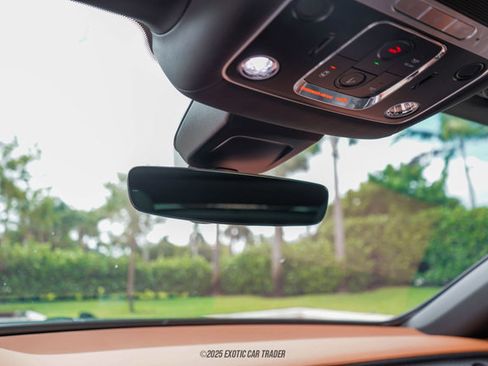 Used 2022 Bentley Flying Spur Plug-In Hybrid image 42