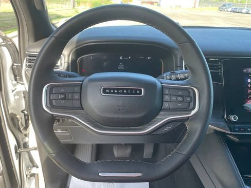 Used 2024 Jeep Wagoneer L Series II w/ Flexible Seating Group RWD image 25