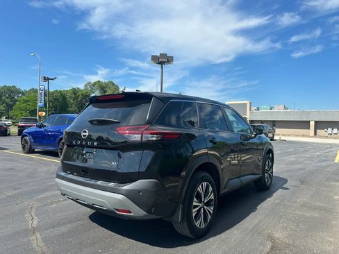 Used 2022 Nissan Rogue SV FWD image 3