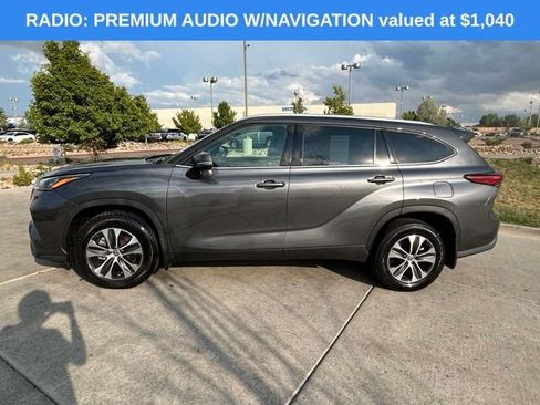 Used 2020 Toyota Highlander XLE AWD/4WD image 4