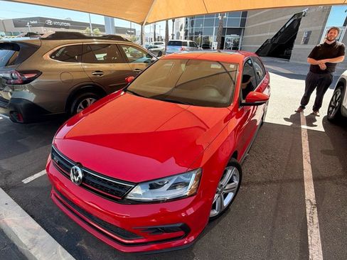 Used 2017 Volkswagen Jetta GLI FWD image 5