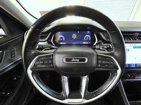Used 2022 Jeep Grand Cherokee L Limited w/ Black Appearance Package AWD/4WD image 12