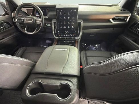 Used 2025 GMC Yukon XL Denali AWD/4WD image 35