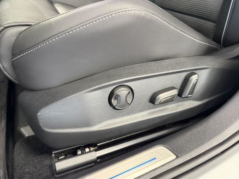 Used 2019 Volkswagen Golf R 4-Door AWD/4WD image 12