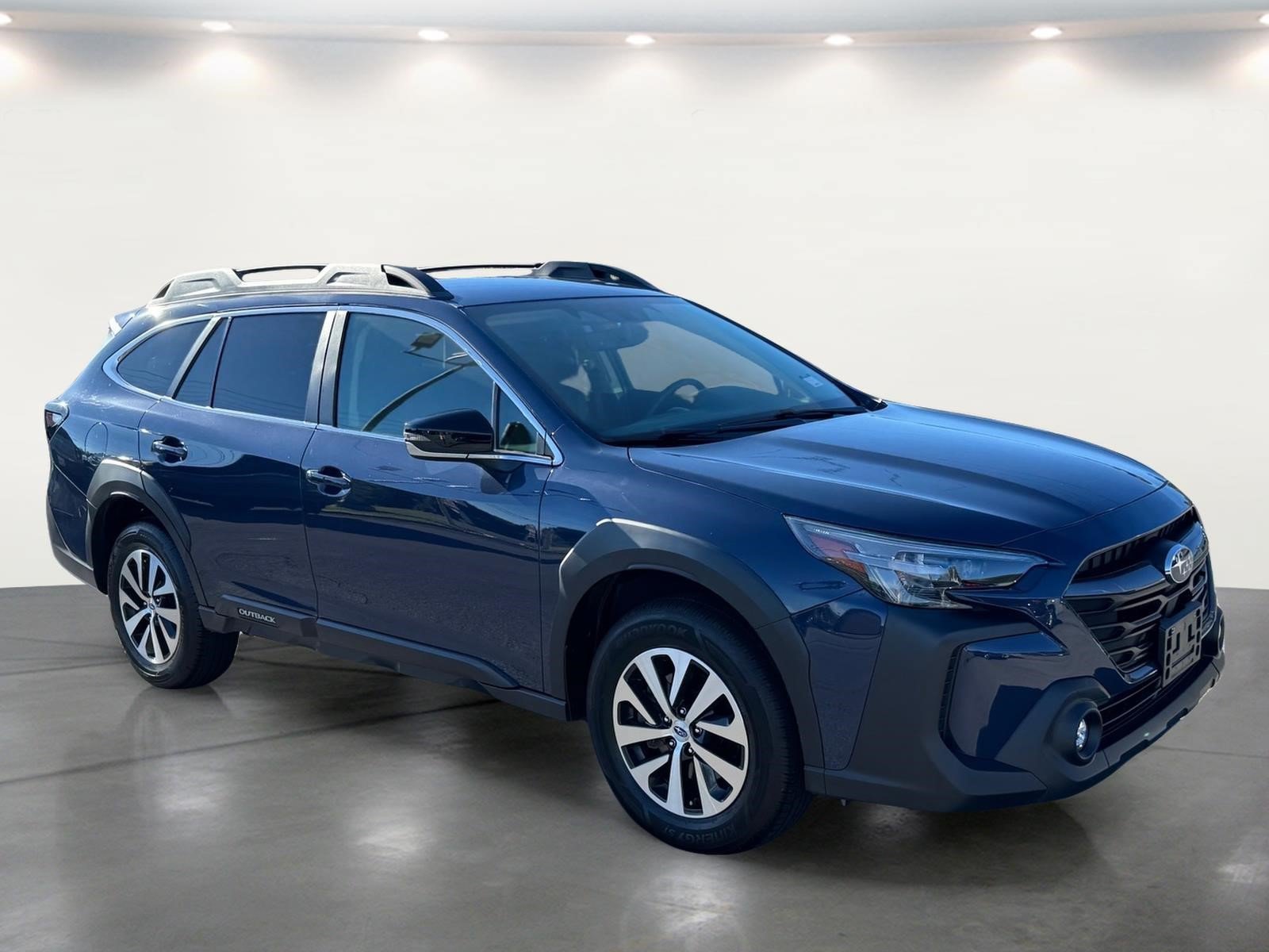 Used 2025 Subaru Outback Premium w/ Popular Package #1 AWD/4WD image 2