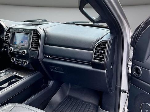 Used 2019 Ford Expedition Limited w/ Equipment Group 301A RWD image 27