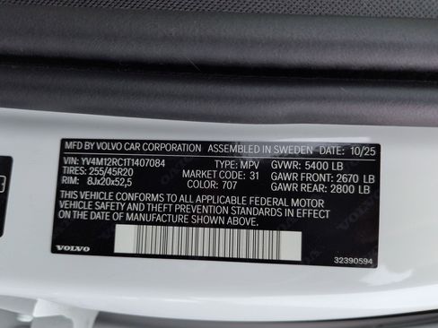 New 2026 Volvo XC60 B5 Plus w/ Protection Package Premier AWD/4WD image 17