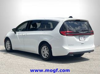 Used 2024 Chrysler Pacifica Touring-L FWD video 2