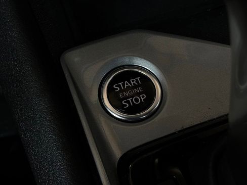 Used 2025 Nissan Altima 2.5 SV FWD image 23