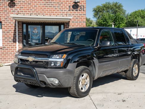 Used 2003 Chevrolet Avalanche 4x4 w/ Suspension Package, Off-Road image 1