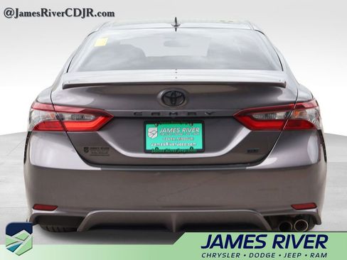 Used 2022 Toyota Camry SE image 4