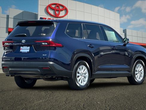 Certified 2025 Toyota Grand Highlander FWD image 3