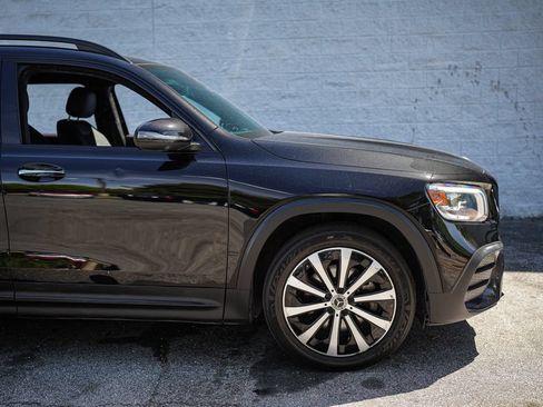Used 2021 Mercedes-Benz GLB 250 w/ AMG Line image 17