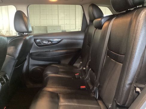 Used 2019 Nissan Rogue SL w/ Premium Package image 13