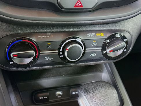 Used 2025 Kia Soul LX w/ LX Technology Package image 23