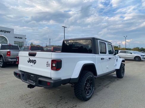 New 2025 Jeep Gladiator Sport AWD/4WD image 2