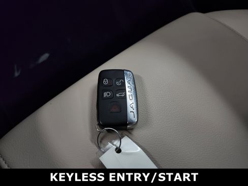 Used 2020 Jaguar F-PACE Premium image 15