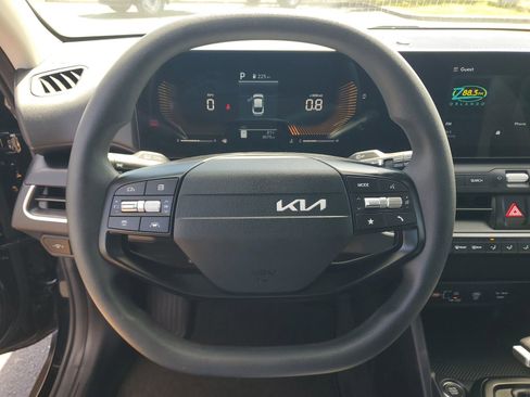 Used 2025 Kia K4 FWD image 17