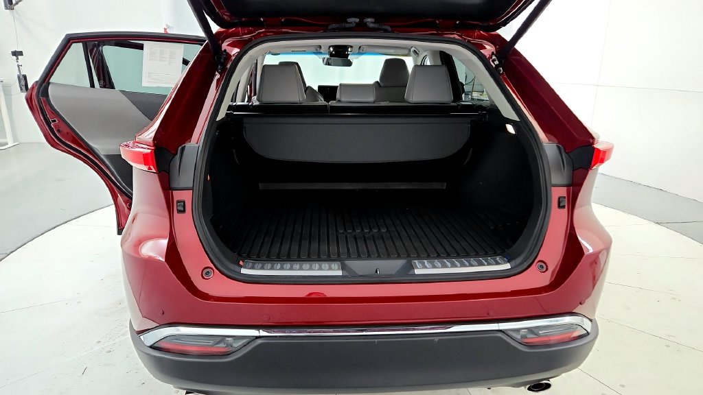 Certified 2024 Toyota Venza XLE AWD/4WD image 31