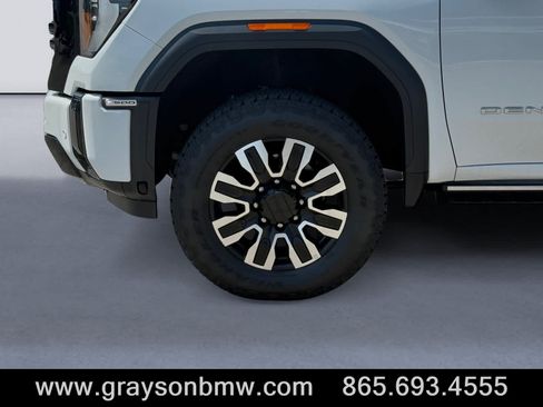 Used 2025 GMC Sierra 2500 Denali Ultimate AWD/4WD image 9