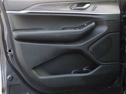 New 2025 Jeep Grand Cherokee Limited image 14