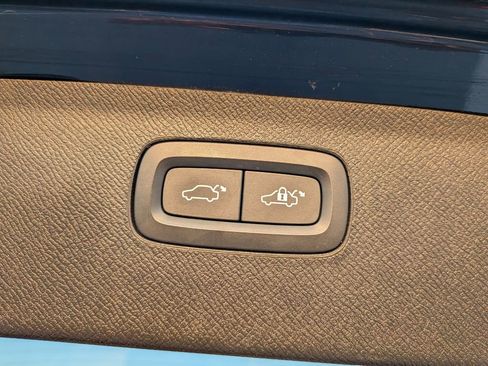 Used 2022 Volvo XC90 T6 Momentum w/ Advanced Package image 28