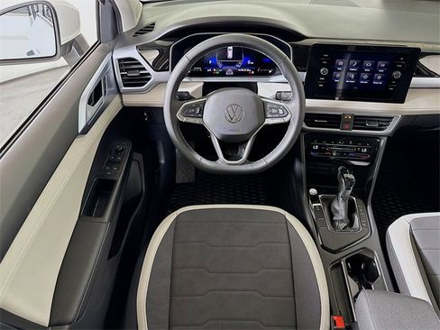 New 2025 Volkswagen Taos SE image 14