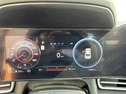 Used 2025 Hyundai Elantra SEL FWD image 28