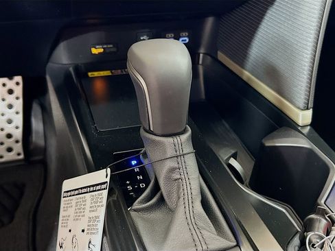 New 2026 Toyota Camry Hybrid FWD image 14