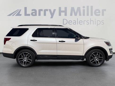 Used 2017 Ford Explorer Sport w/ Equipment Group 401A AWD/4WD image 6