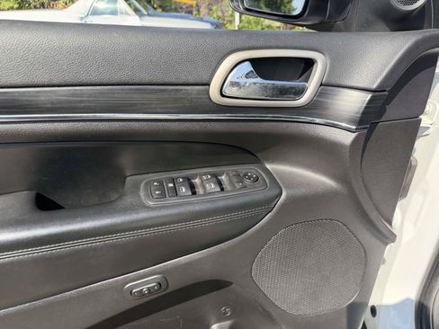 Used 2020 Jeep Grand Cherokee Limited w/ Luxury Group II AWD/4WD image 20