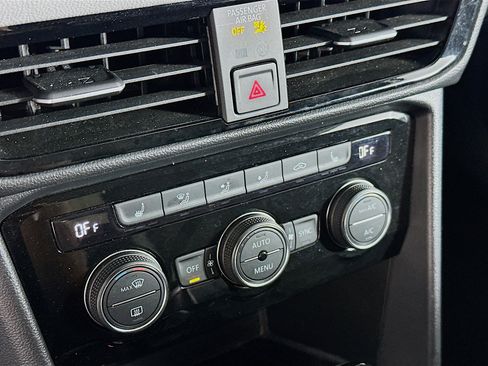 Used 2024 Volkswagen Taos SE image 22